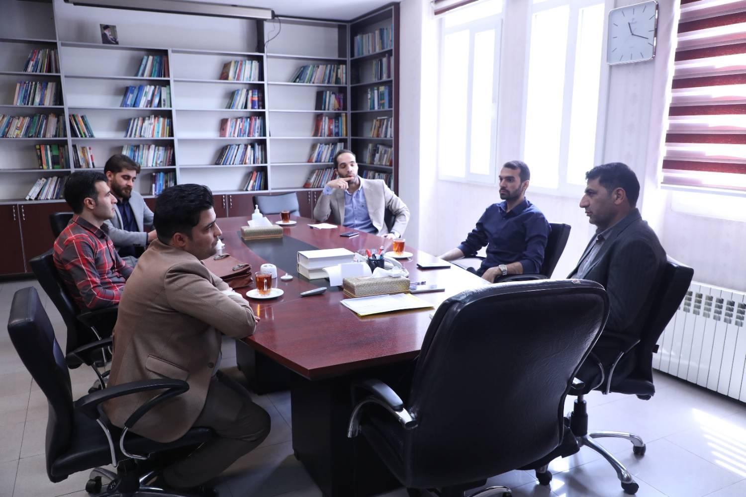 نشست رئیس‌کل سازمان نظام پرستاری با هیئت‌مدیره نظام پرستاری اسدآباد
