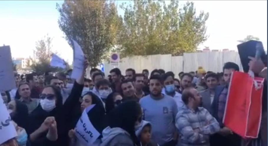 تجمع اعتراضی پرستاران در شهرهای یزد و کرمانشاه 