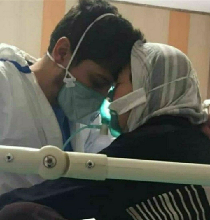 صحنهای احساسی از همدردی یک پرستار با مادر بیمارش صحنهای احساسی از همدردی یک پرستار با مادر بیمارش