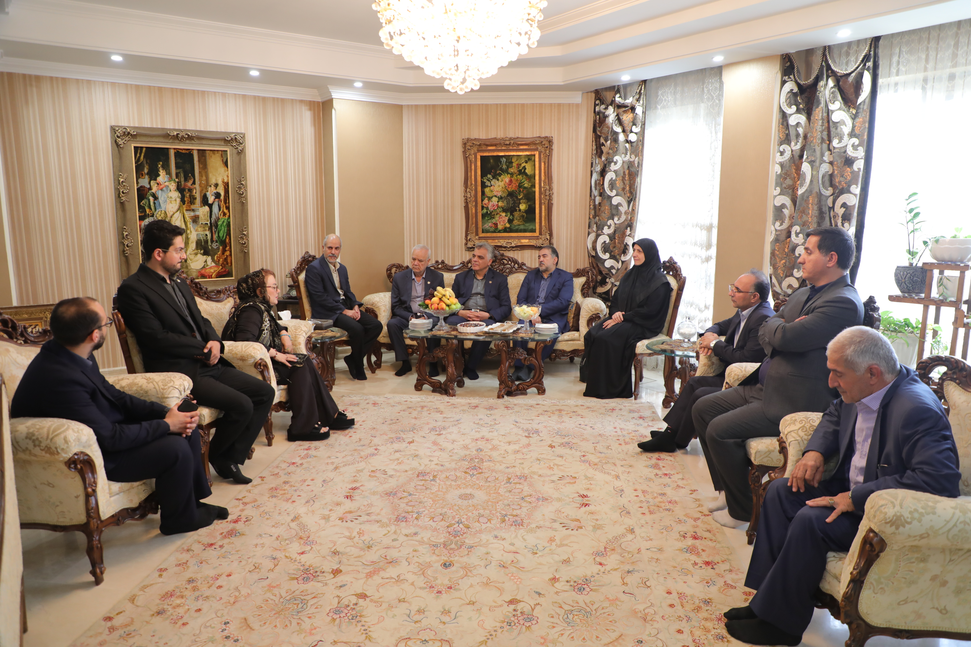 دیدار معاون پرستاری و رئیس کل سازمان نظام پرستاری با خانواده شهید مهناز نعمتی