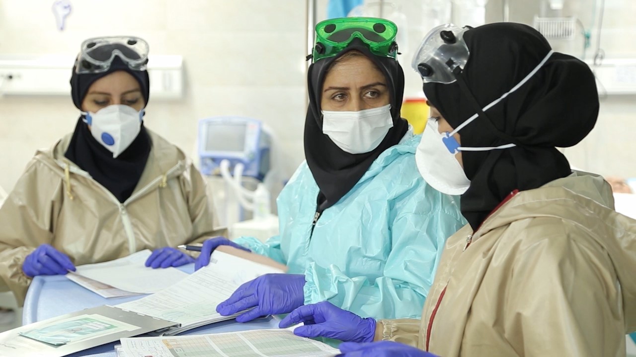 مدافعین سلامت در فشار حجم مراجعان کرونا مدافعین سلامت در فشار حجم مراجعان کرونا