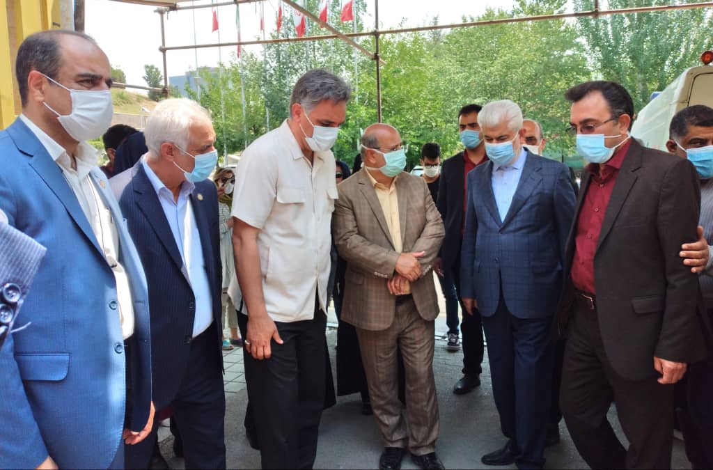 بازدید رئیس کمیسیون بهداشت و درمان مجلس و دکتر زالی از روند اجرای واکسیناسیون دوز دوم جاماندگان کادر پرستاری بازدید رئیس کمیسیون بهداشت و درمان مجلس و دکتر زالی از روند اجرای واکسیناسیون دوز دوم جاماندگان کادر پرستاری