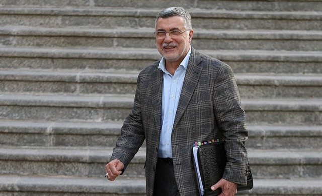 ظفرقندی: لایحه افزایش تعرفه و اضافه‌کاری پرستاران را به دولت ارائه کرده‌ایم