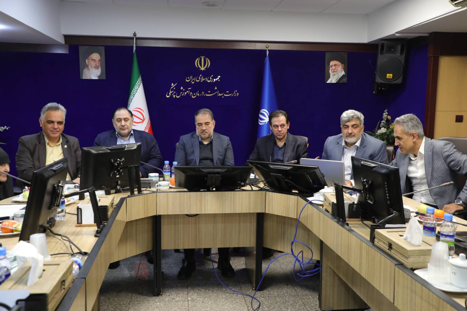 جهان از پرستاران متخصص استقبال کرده است/ غفلت نظام سلامت در ایران